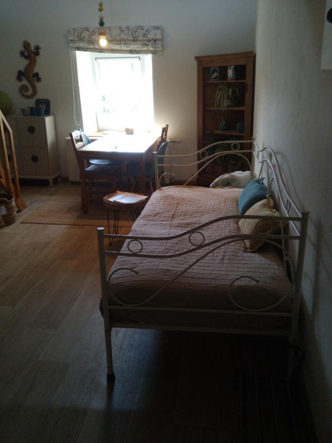Celinie'S Guest House Gerin Bagian luar foto
